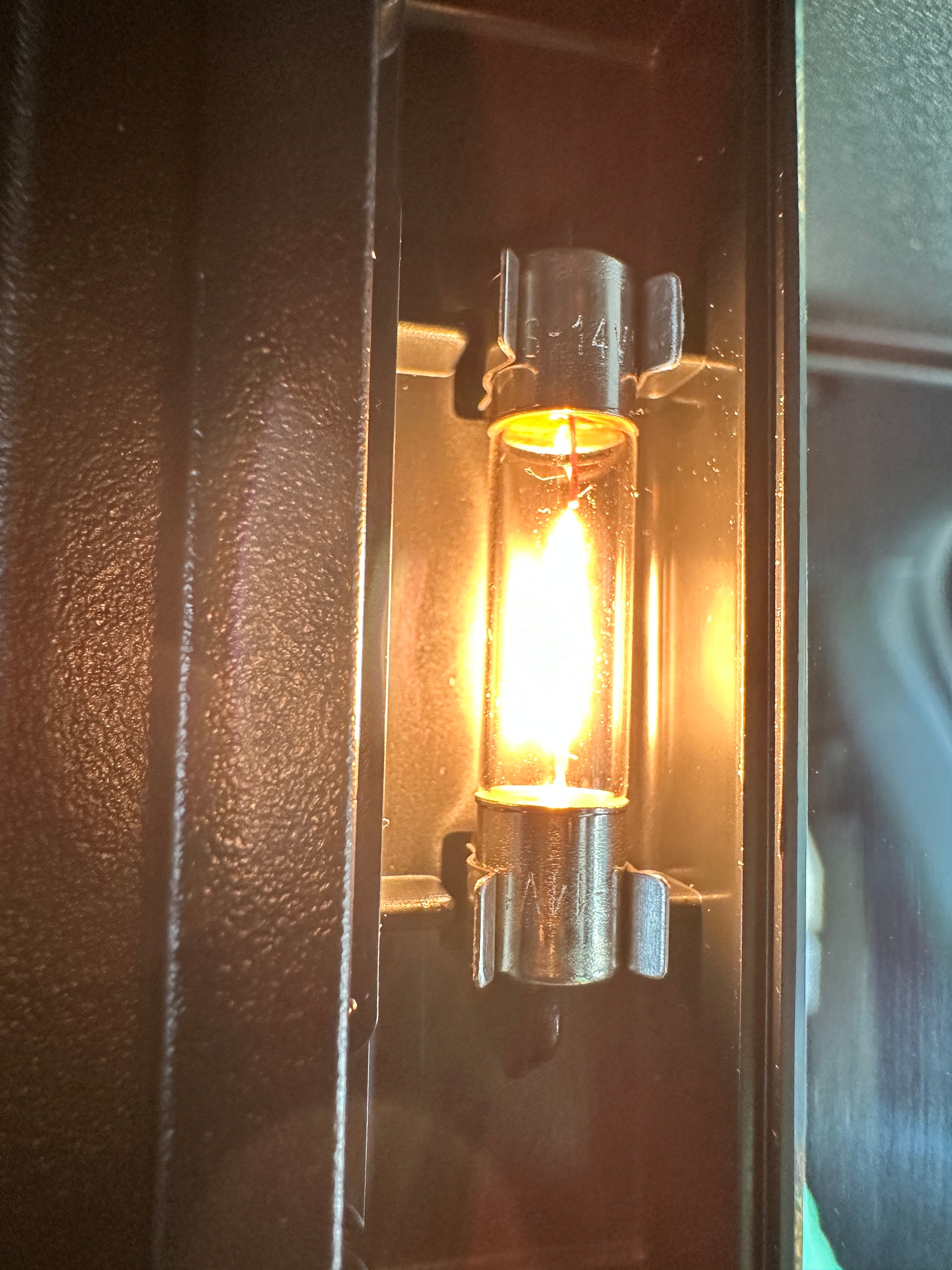 DIE HELLEREN LED-RÖHRENLAMPEN (3xLED) FÜR SCHMINKSPIEGEL KUGA MK3/3.5