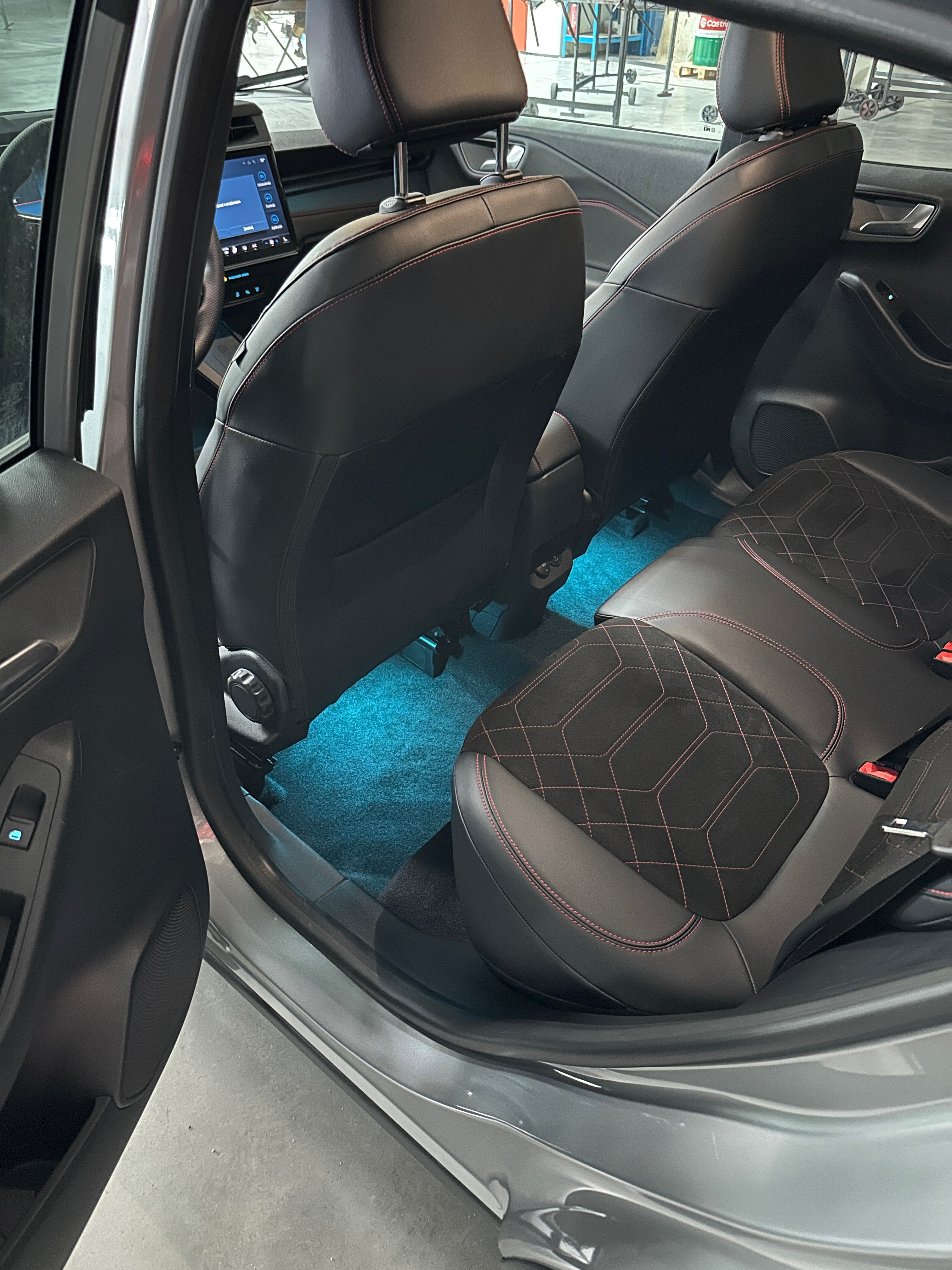Ambientebeleuchtungsset für den hinteren Fußraum – Puma MK2.5 Facelift
