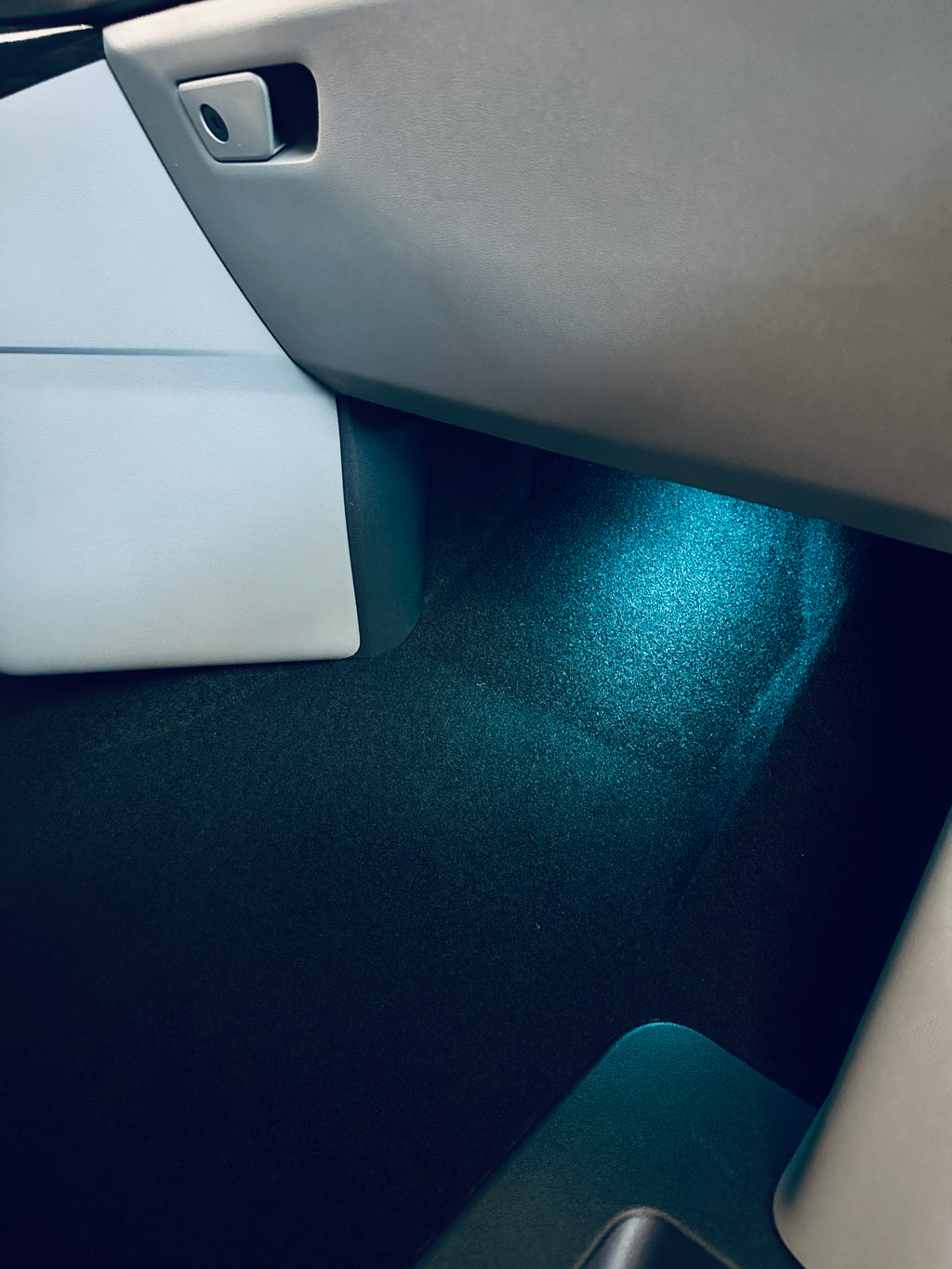 THE FRONT FOOTWELL AMBIENT LIGHT SET - FORD CUSTOM