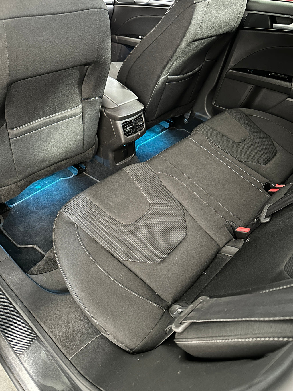 Fußraumbeleuchtungsset in einfarbiger Farbe (Eisblau) für Vorder- und Hinterachse - Mondeo MK5