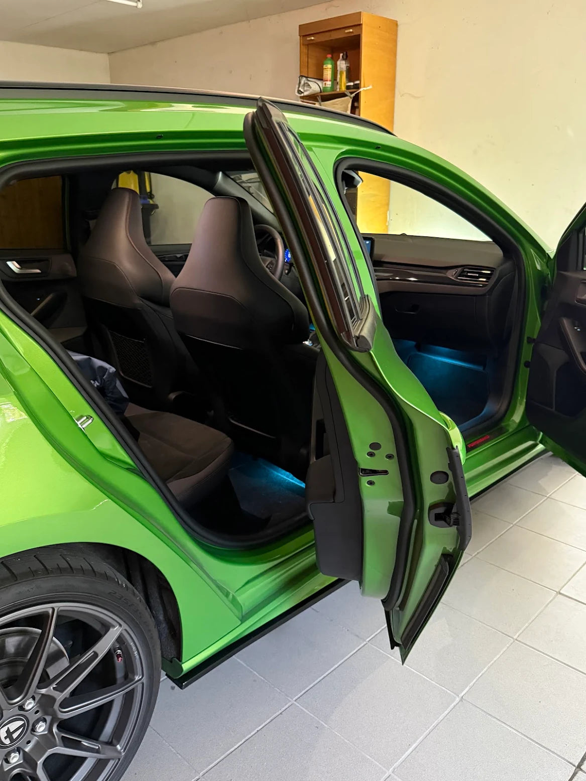 Side View | Front & Rear Footwell